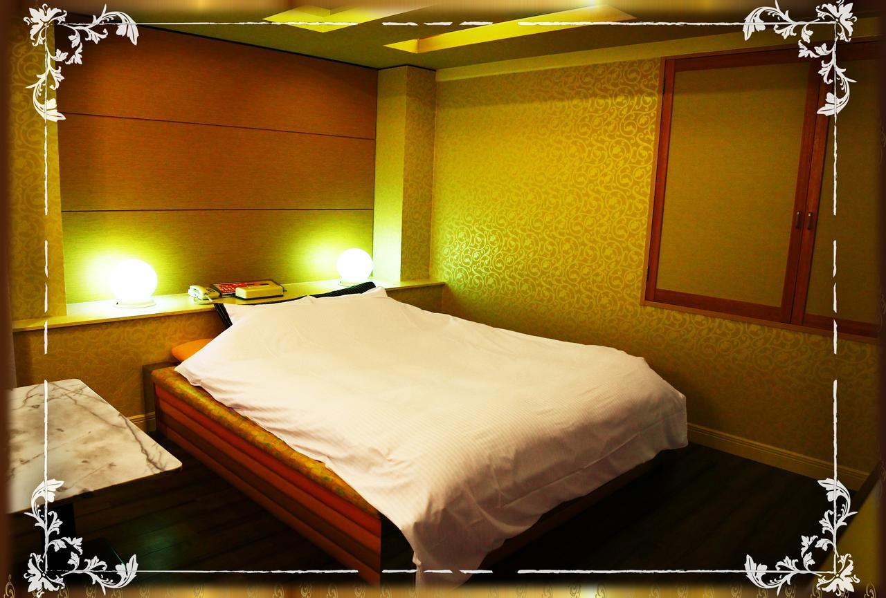Kyoto Hotel Crown (Adults Only) Eksteriør billede